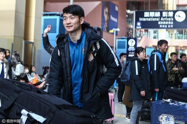 法甲德甲多队关注伊东纯也 尼斯处于领跑位置法国媒体TeamFootball报道，多支法国和德国球队有意引进兰斯的30岁进攻型中场伊东纯也。